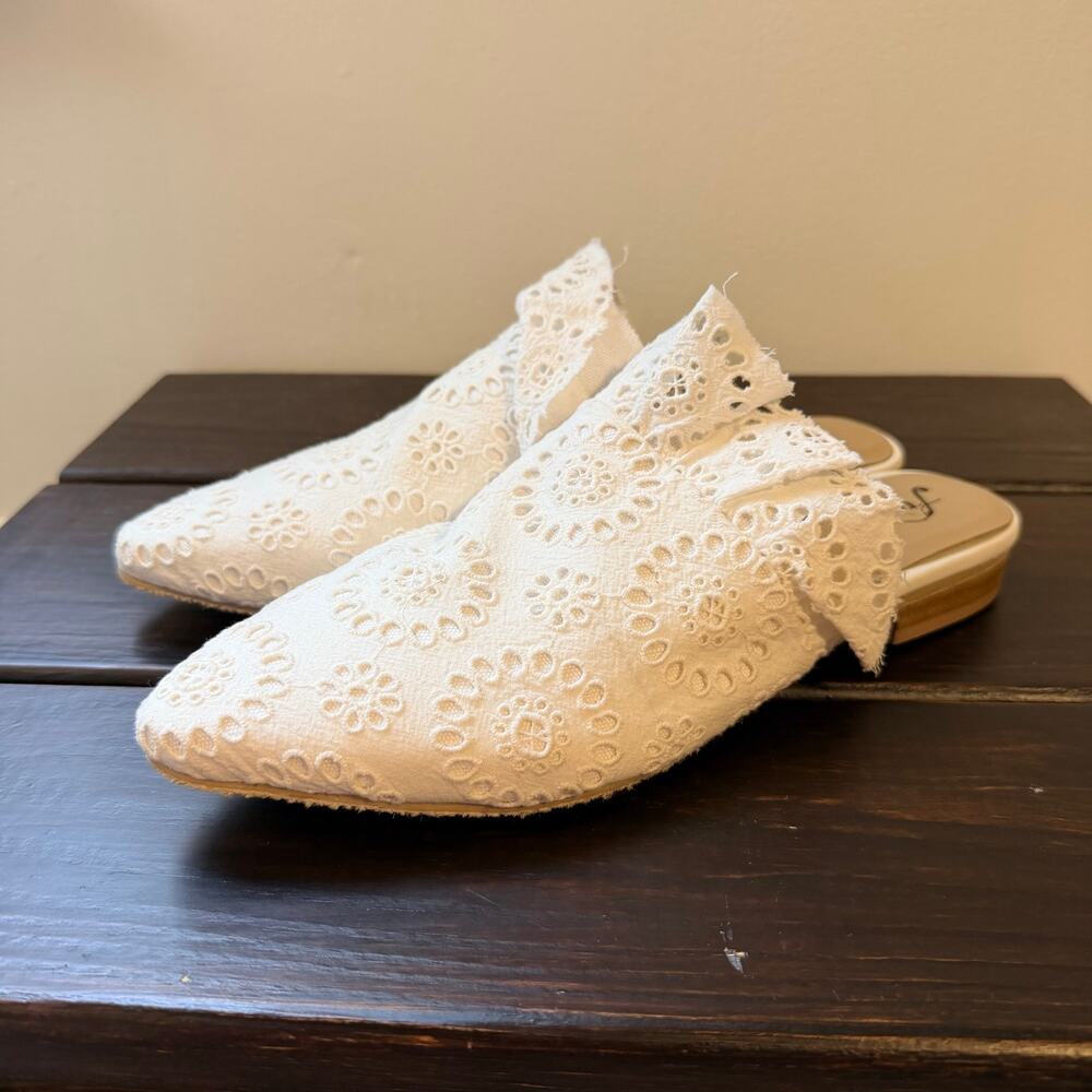 Free People Sienna Eyelet Mule Clog Shoe White Boho Cottage Size 8.5-9/ EU 39